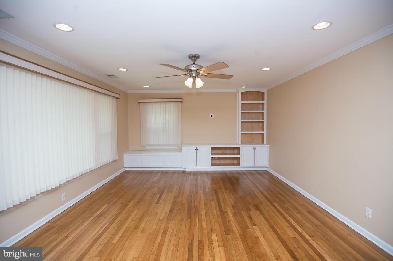 18 Algonquin Road Cambridge, MD 21613 - Photo 12 of 28 Living Room