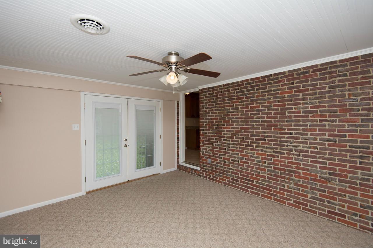 18 Algonquin Road Cambridge, MD 21613 - Photo 13 of 28 Family Room