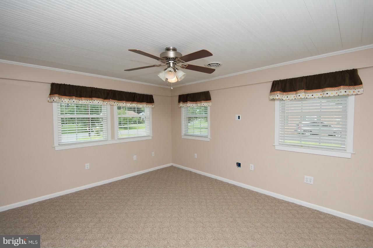 18 Algonquin Road Cambridge, MD 21613 - Photo 14 of 28 Family Room