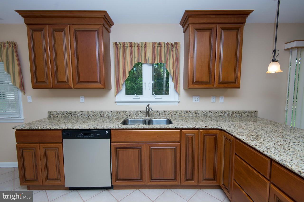 18 Algonquin Road Cambridge, MD 21613 - Photo 4 of 28 Kitchen