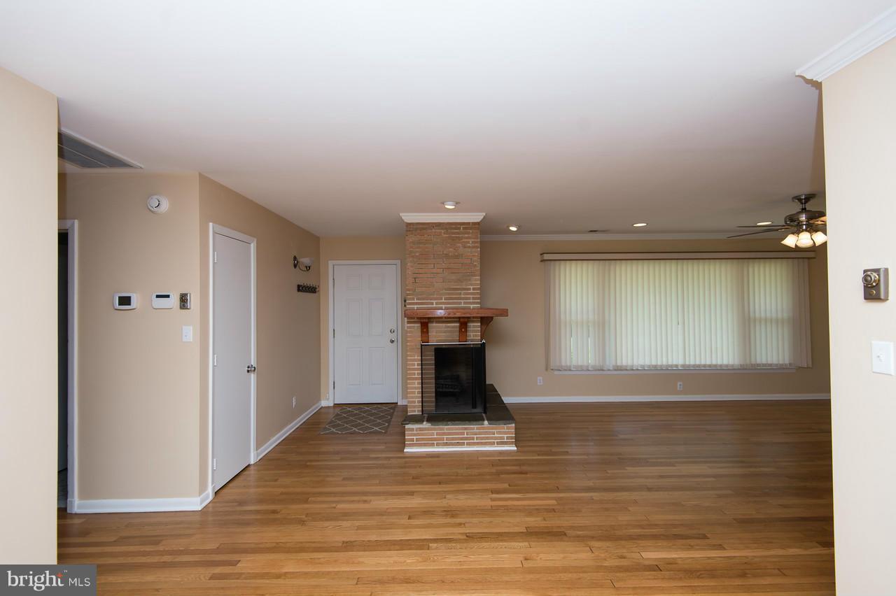 18 Algonquin Road Cambridge, MD 21613 - Photo 9 of 28 Living Room
