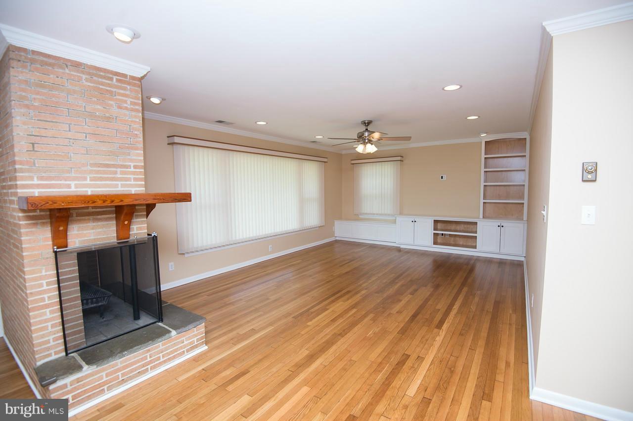 18 Algonquin Road Cambridge, MD 21613 - Photo 10 of 28 Living Room