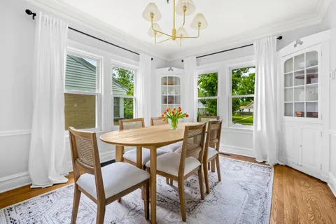 $529,000 | 1325 East Walnut Avenue, Des Plaines, IL 60016