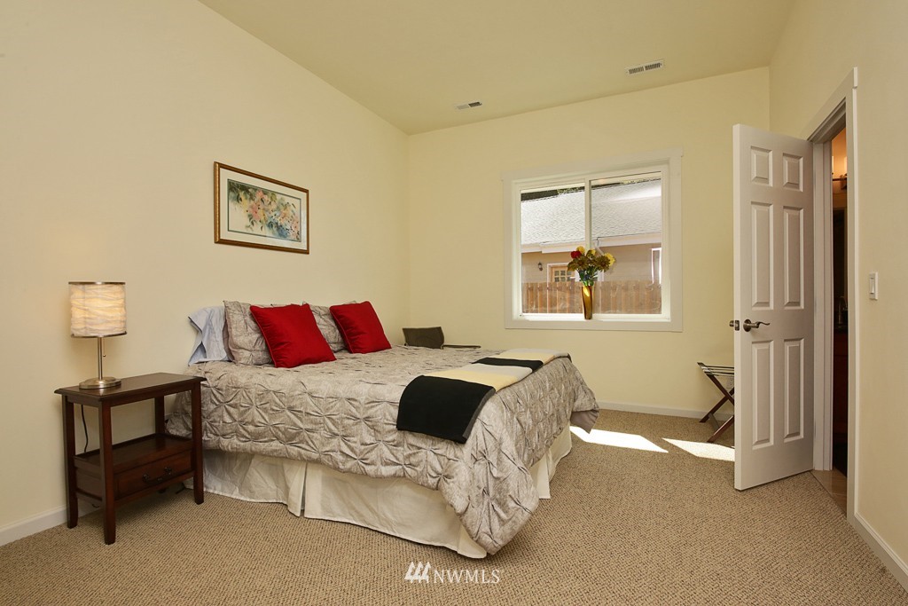 5174 Bayview Road Langley, WA 98260 - Photo 12 of 19 Gallery Image 12