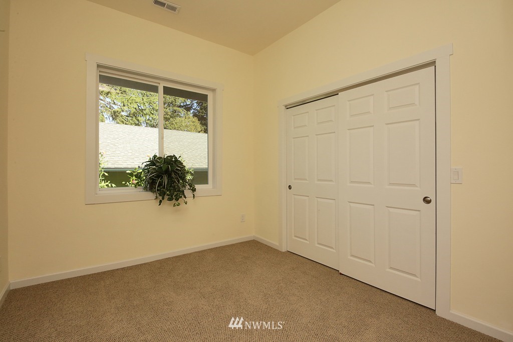 5174 Bayview Road Langley, WA 98260 - Photo 14 of 19 Gallery Image 14