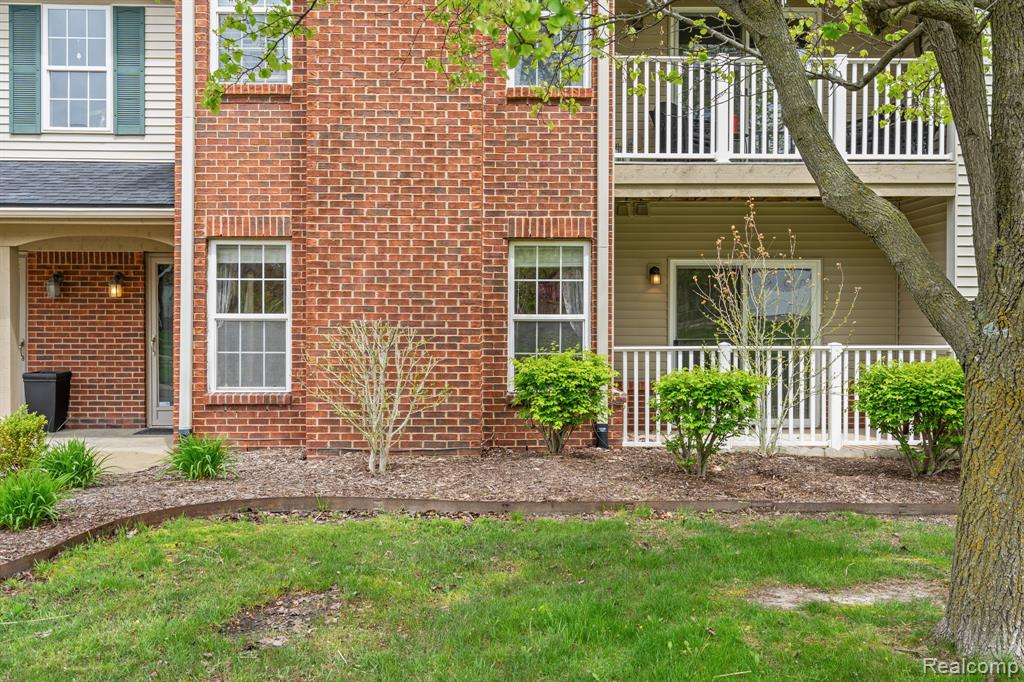 4130 Hampton Ridge Boulevard, Unit 63 Howell, MI 48843 - Photo 2 of 32
