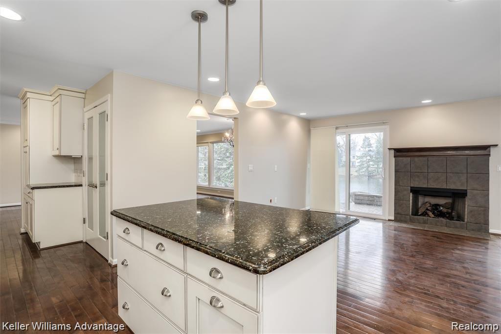 40567 Village Wood Road Novi, MI 48375 - Photo 17 of 32 Granite countertops
