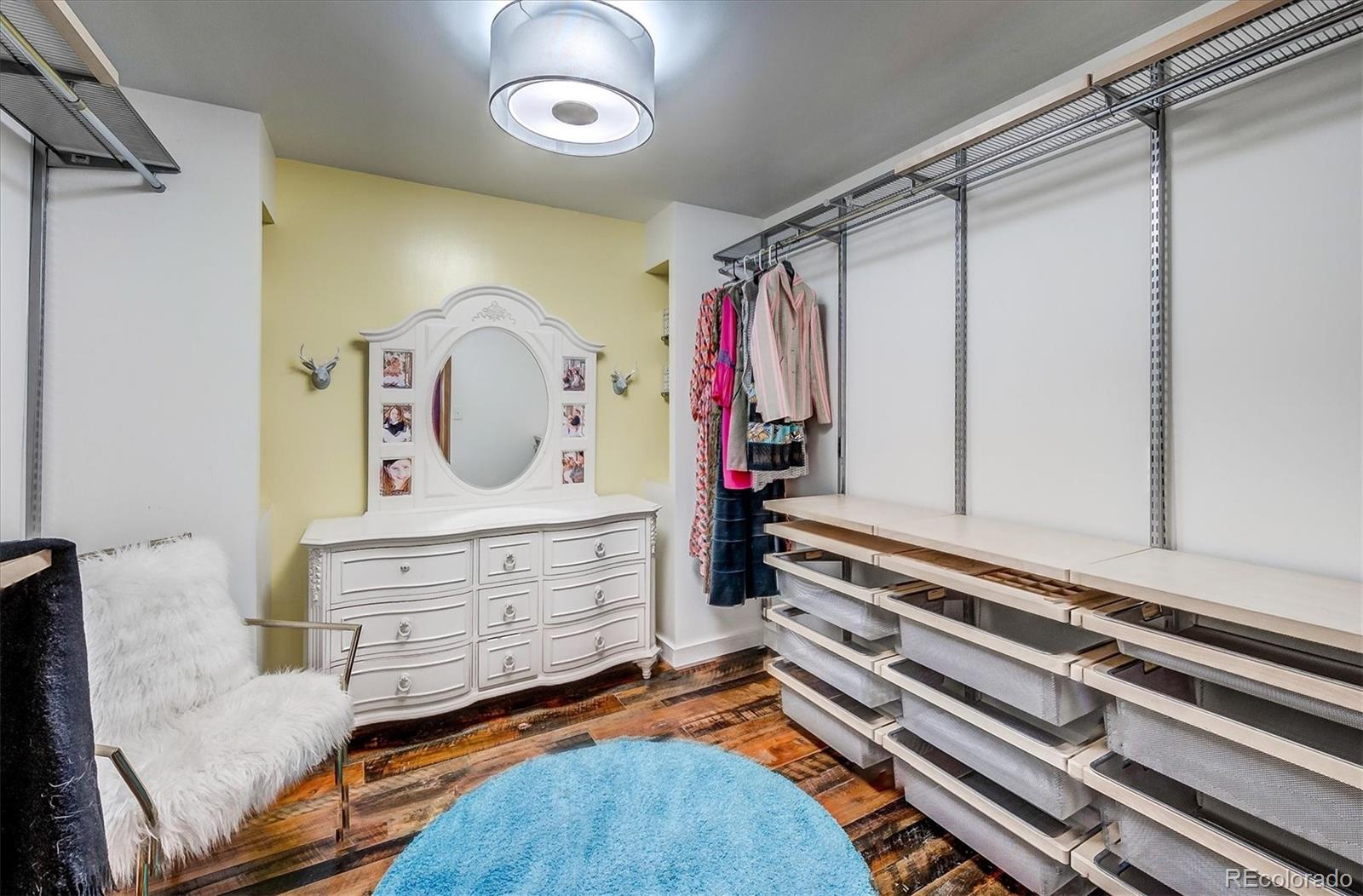 9055 Eagle Cliff Road Conifer, CO 80433 - Photo 17 of 39 a living room with furniture