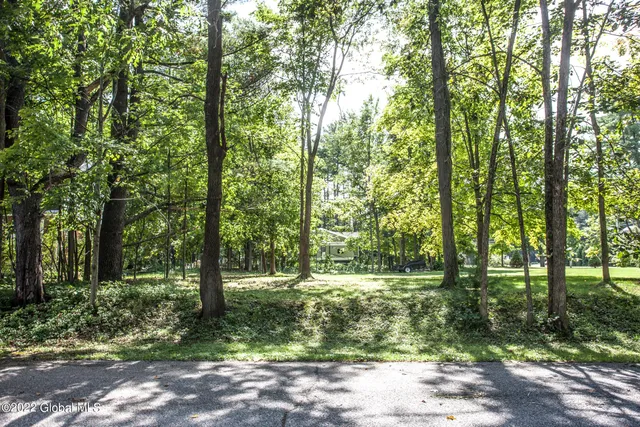 $200,000 | 2 Glenwood Drive, Saratoga Springs, NY 12866