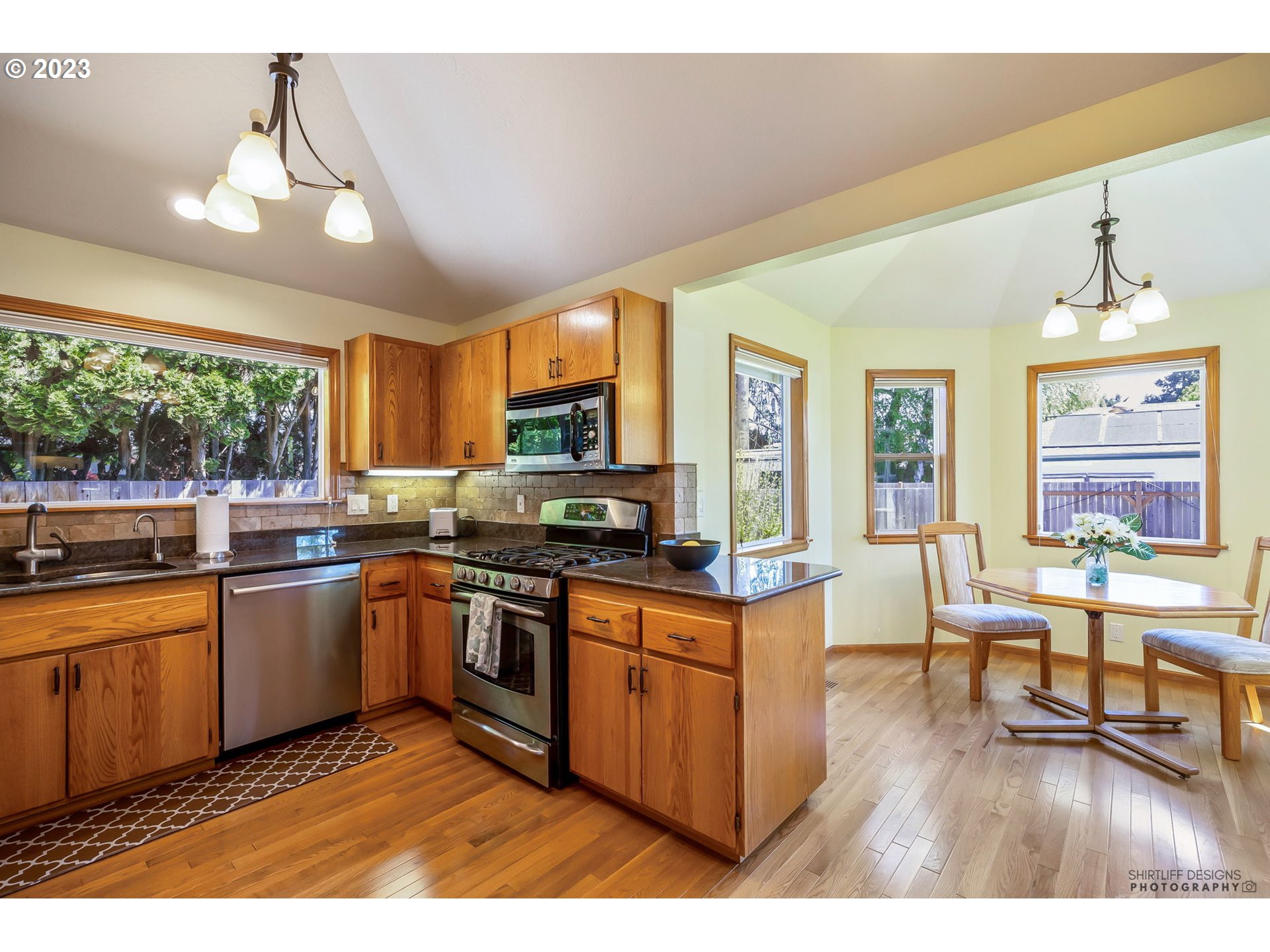 2990 Gilham Road Eugene, OR 97408 - Photo 11 of 39 Gallery Image 11