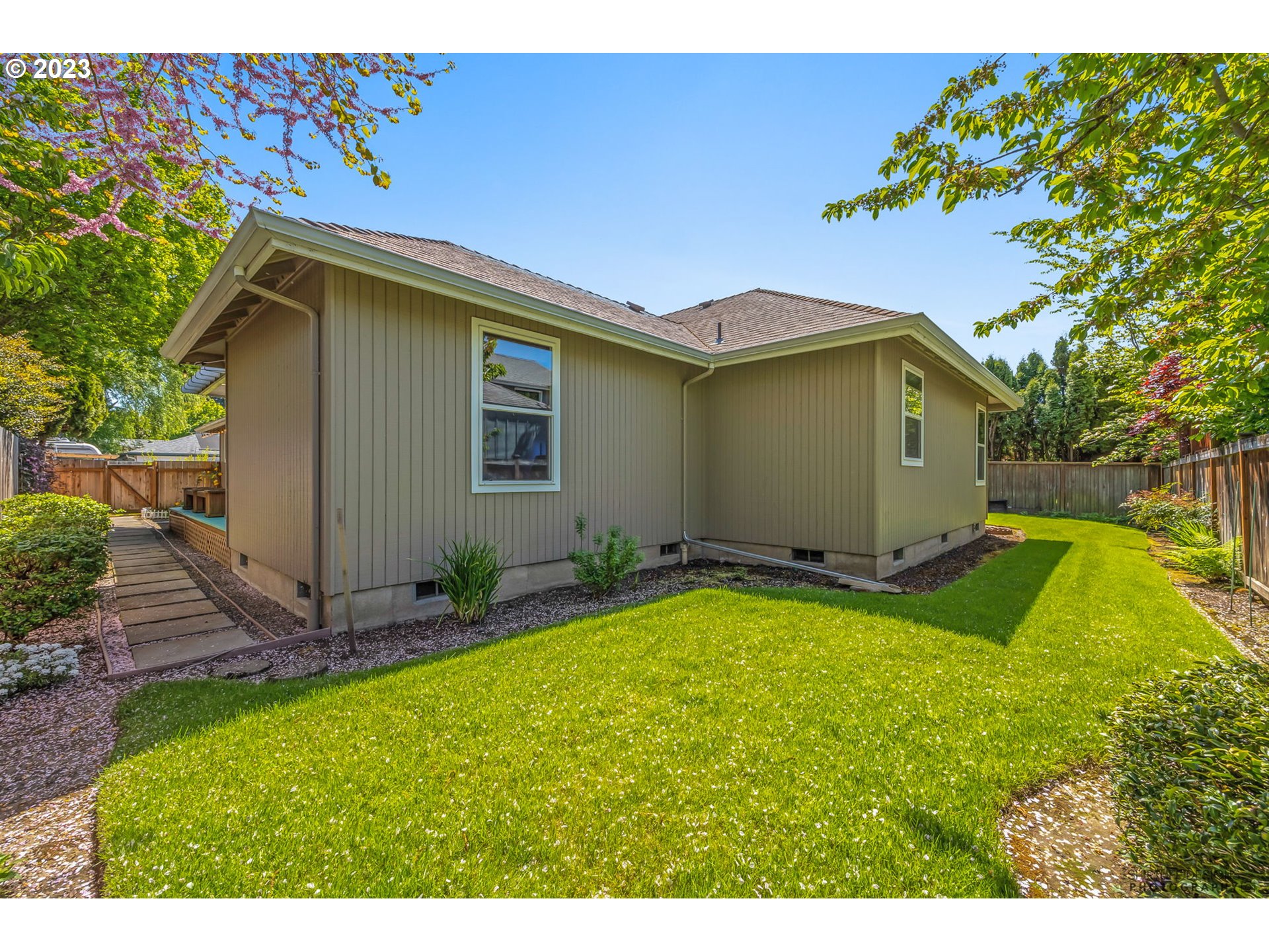 2990 Gilham Road Eugene, OR 97408 - Photo 38 of 39 Gallery Image 38