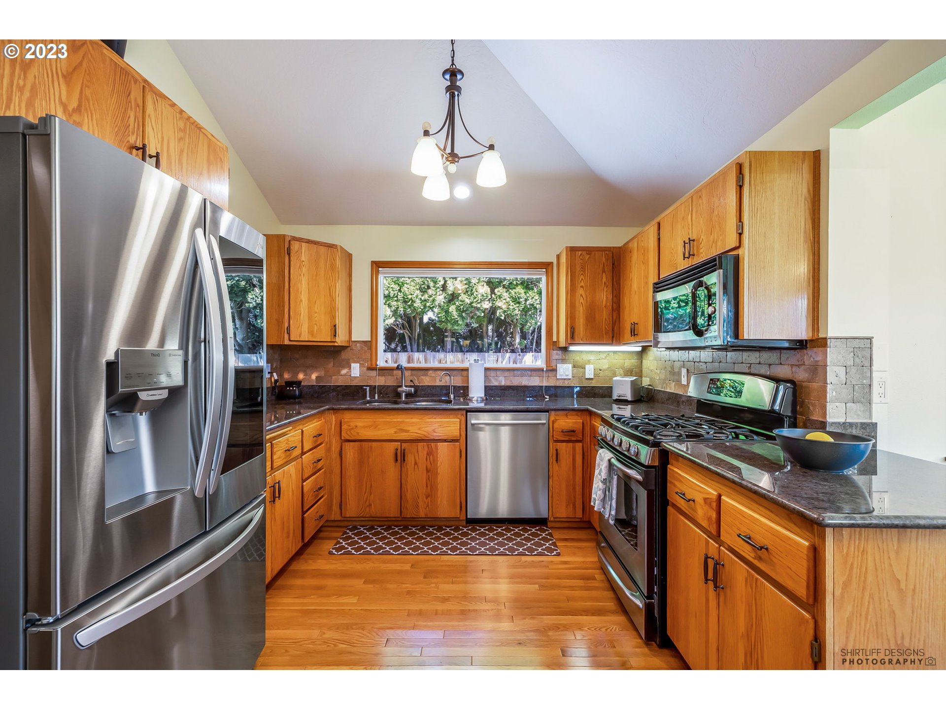 2990 Gilham Road Eugene, OR 97408 - Photo 8 of 39 Gallery Image 8