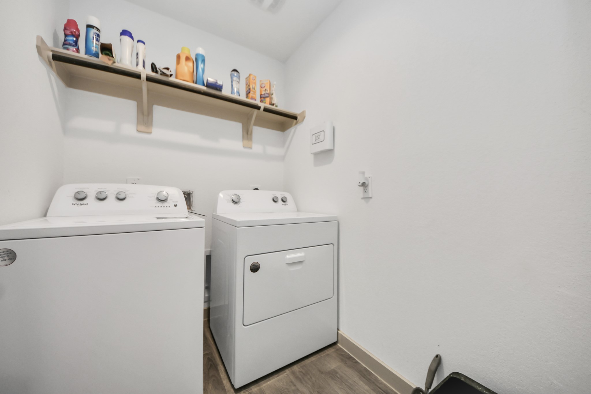 7706 Caspian Rnch Drive Rosharon, TX 77583 - Photo 10 of 18 Laundry Room with Washer and Dryer Included