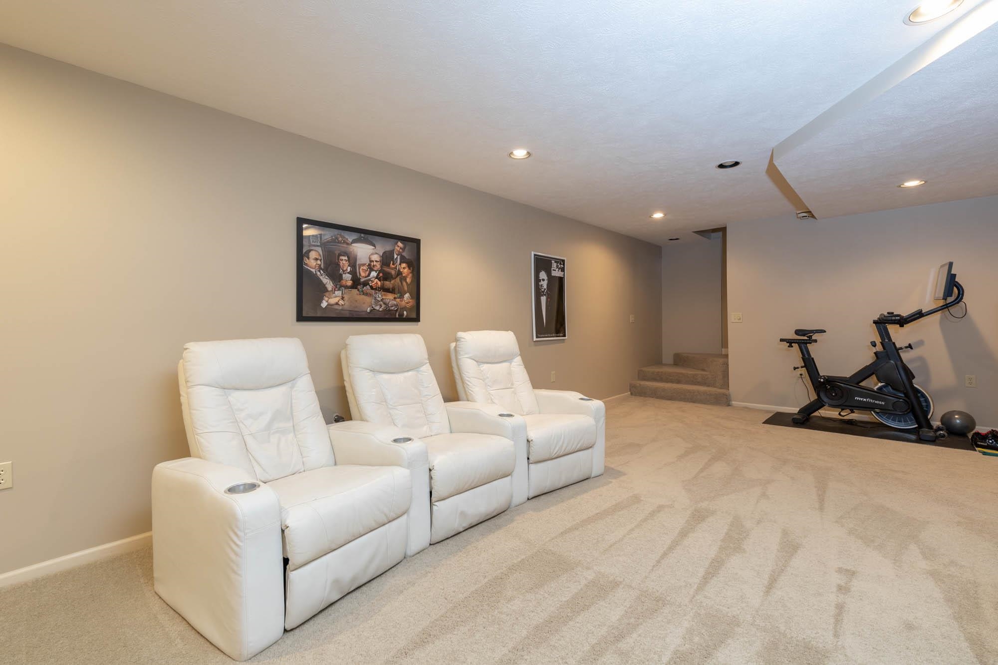 7113 Sentinel Road Rockford, IL 61107 - Photo 30 of 38 a living room with furniture a white walls and white walls