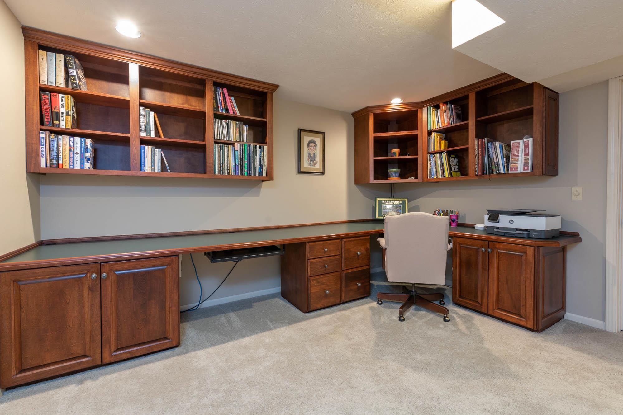 7113 Sentinel Road Rockford, IL 61107 - Photo 31 of 38 a room with furniture a bookshelf and a bookshelf