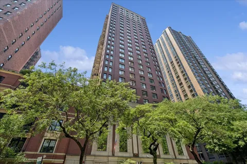 $415,000 | 1122 North Dearborn Street, Unit 7E, Chicago, IL 60610