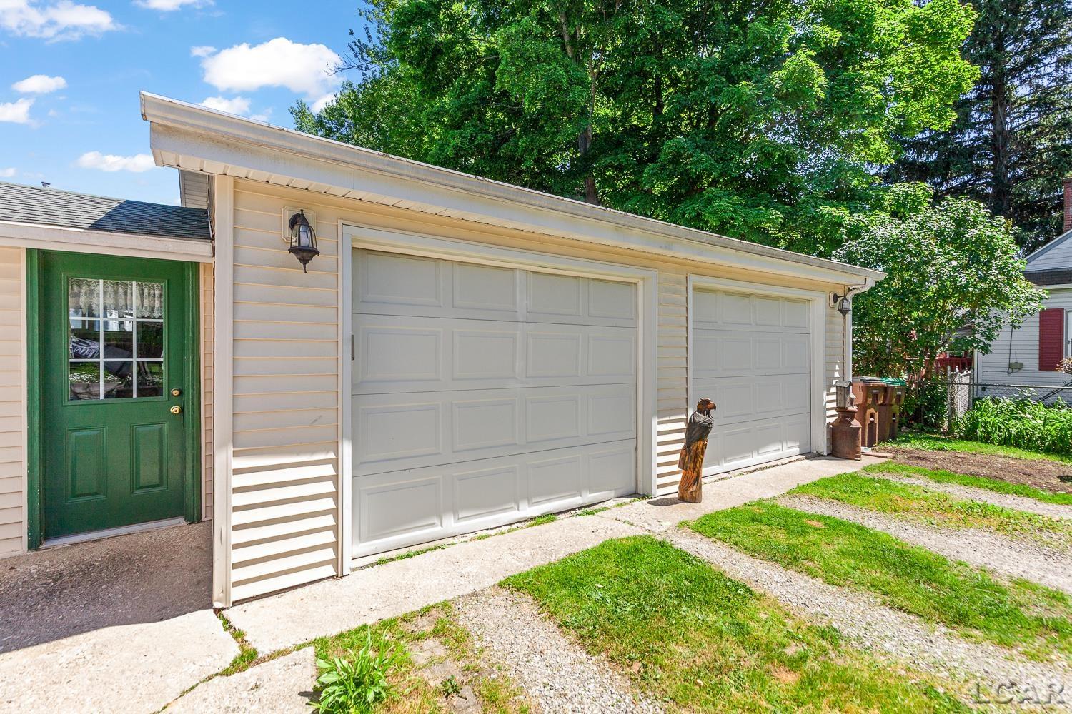 583 Riverside Avenue Adrian, MI 49221 - Photo 4 of 27