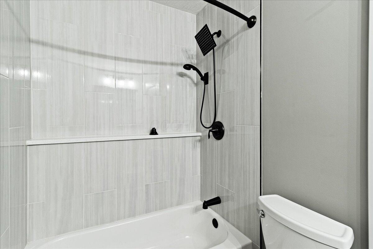 176 East Weber Road Columbus, OH 43202 - Photo 25 of 47 25-25-Bath 2