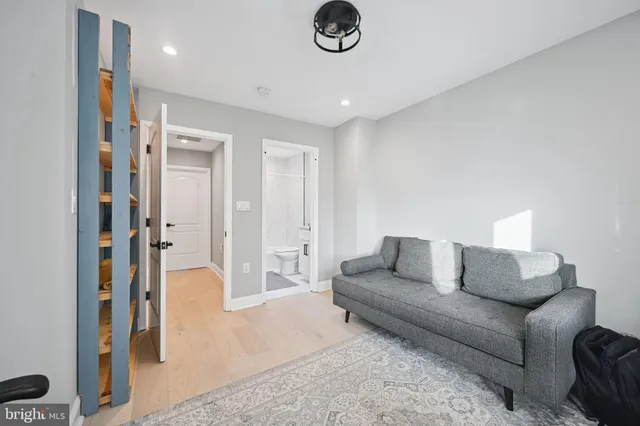 $2,600 | 1732 L Street Northeast, Washington, DC 20002