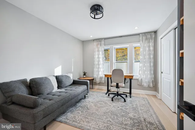 $2,600 | 1732 L Street Northeast, Washington, DC 20002