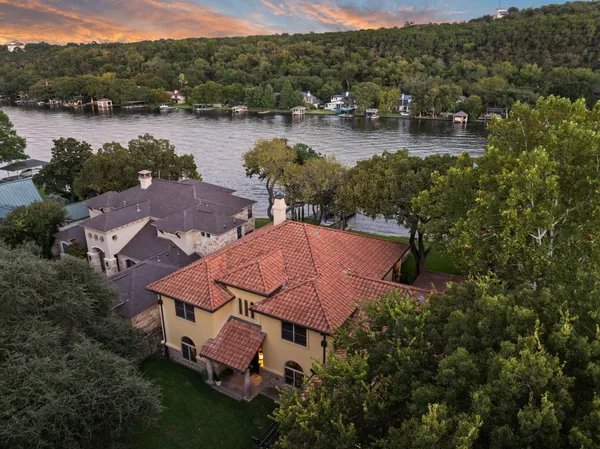 an aerial view of house with yard and lake view