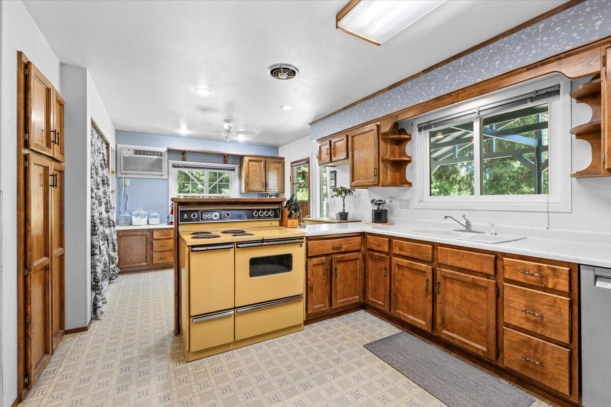 2368 Upper River Rd Loop Grants Pass, OR 97526 - Photo 17 of 40 17-CI_9749