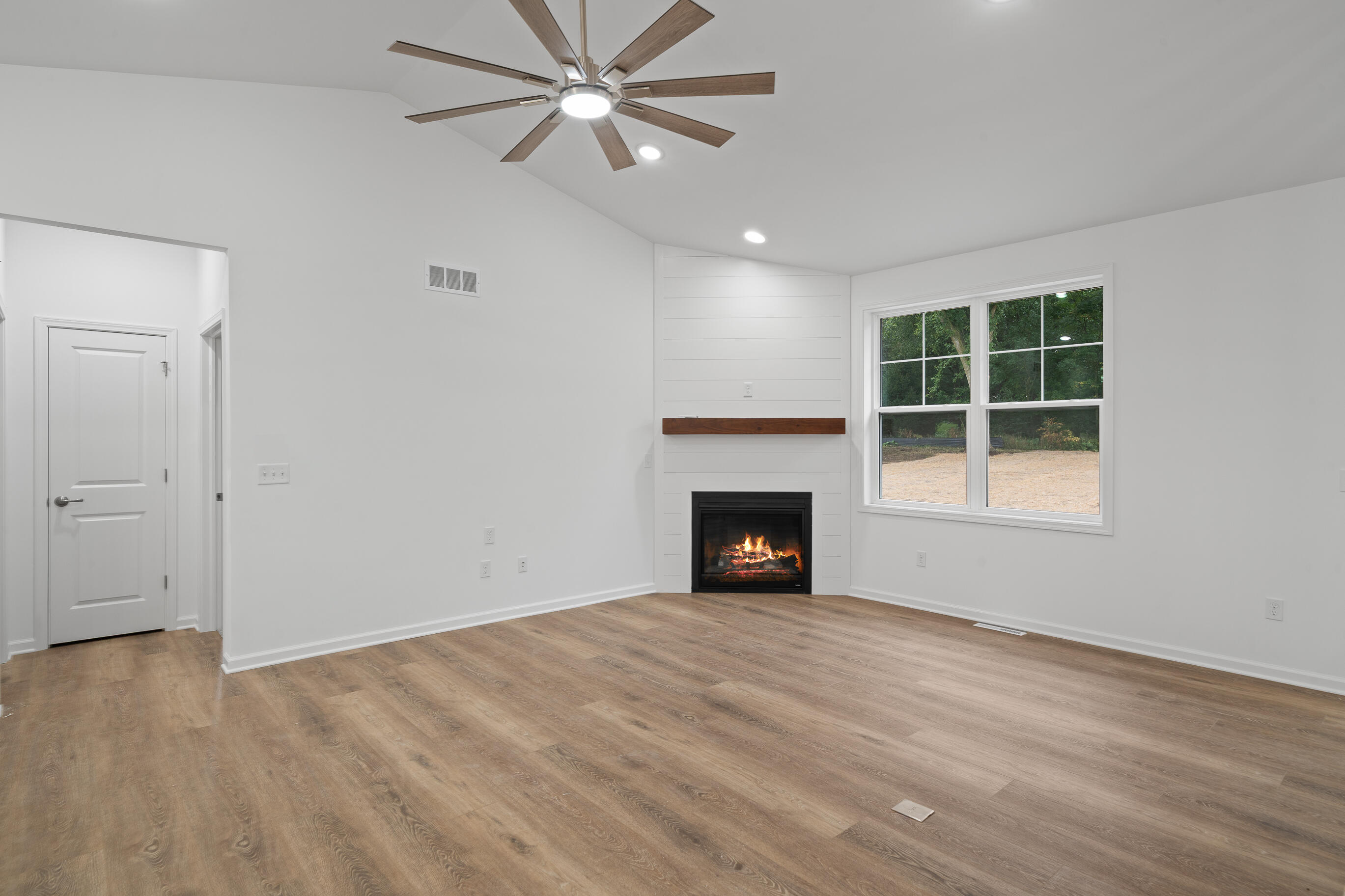 Lt34 Tamarack Street Delavan, WI 53115 - Photo 8 of 16 Upgrade Fireplace Option