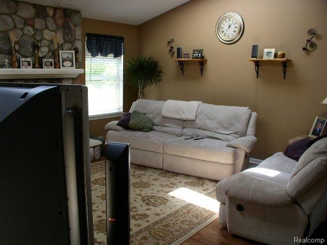 846 Hemingway Road Lake Orion, MI 48362 - Photo 11 of 21 Great Room 3.JPG