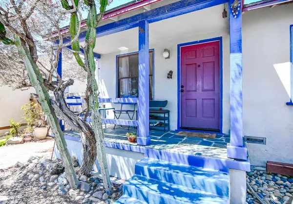 a view of entryway front of house