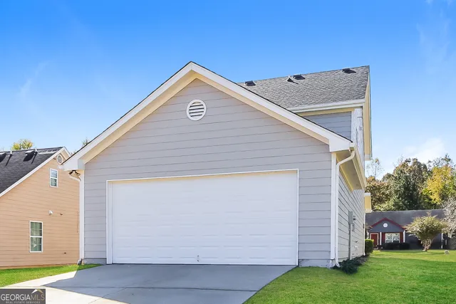 a view of front of house with a yard
