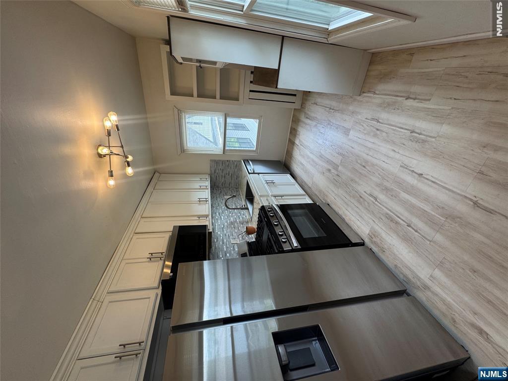 811 Pleasant View Terrace Ridgefield, NJ 07657 - Photo 1 of 9