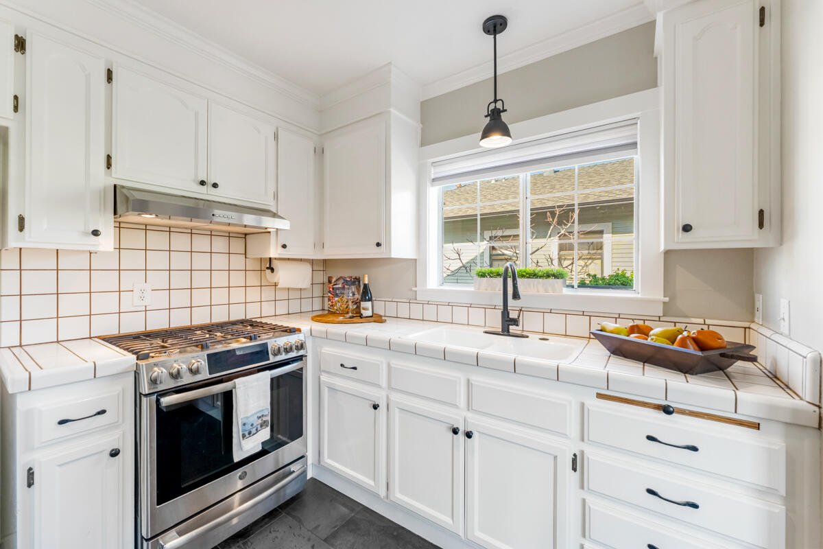 1831 Chapala Street Santa Barbara, CA 93101 - Photo 5 of 14 Kitchen counter