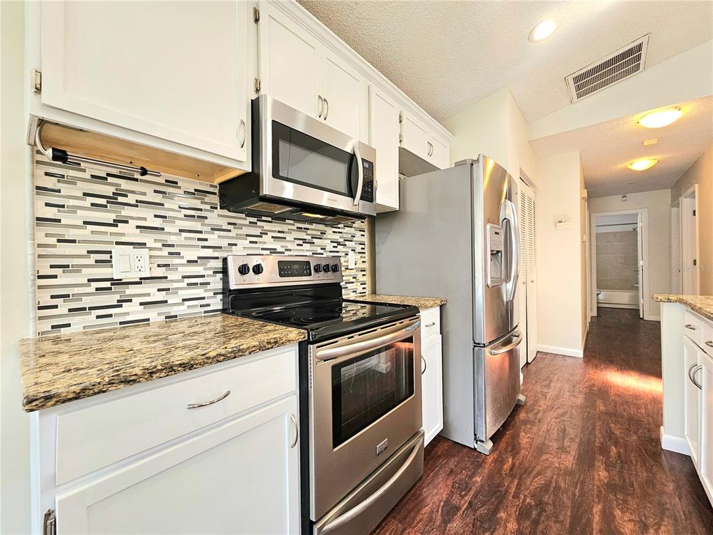 1649 12th Street Southwest Largo, FL 33778 - Photo 8 of 40