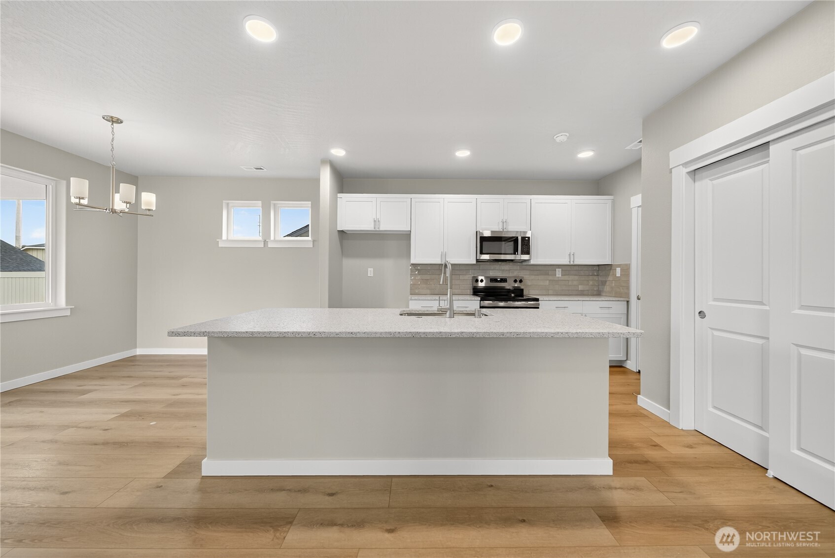 1203 Hickory Road Moses Lake, WA 98837 - Photo 3 of 10