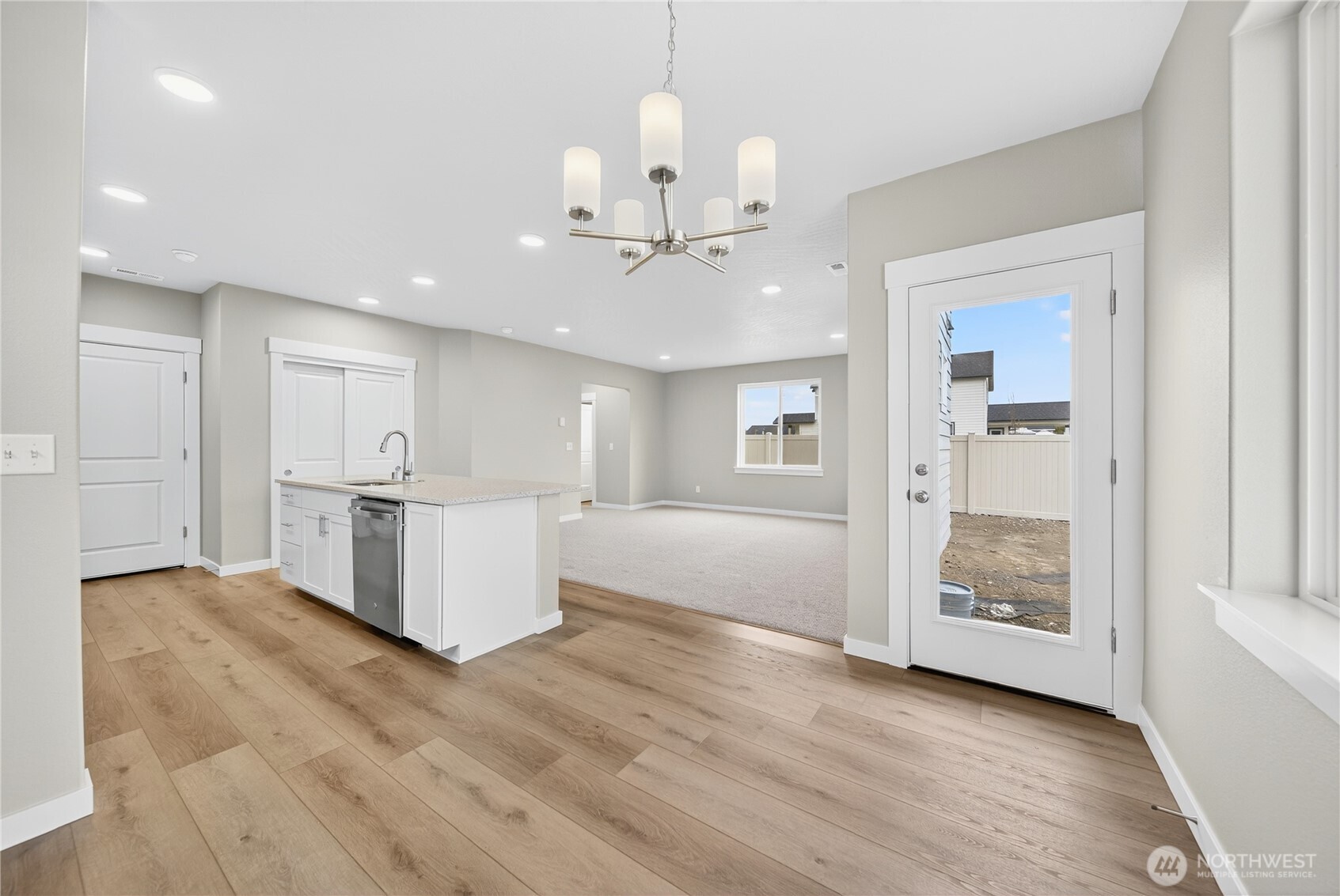 1203 Hickory Road Moses Lake, WA 98837 - Photo 4 of 10