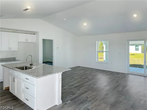 $1,995 | 3929 Northwest 42nd Lane, Cape Coral, FL 33993