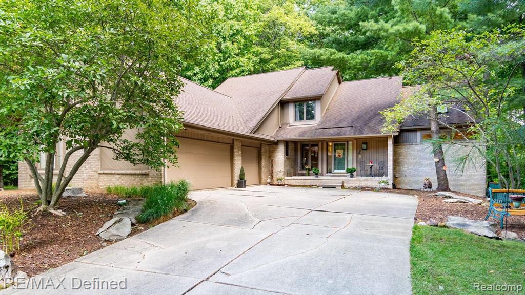 1927 Brookfield Road Rochester Hills, MI 48306 - Photo 1 of 62