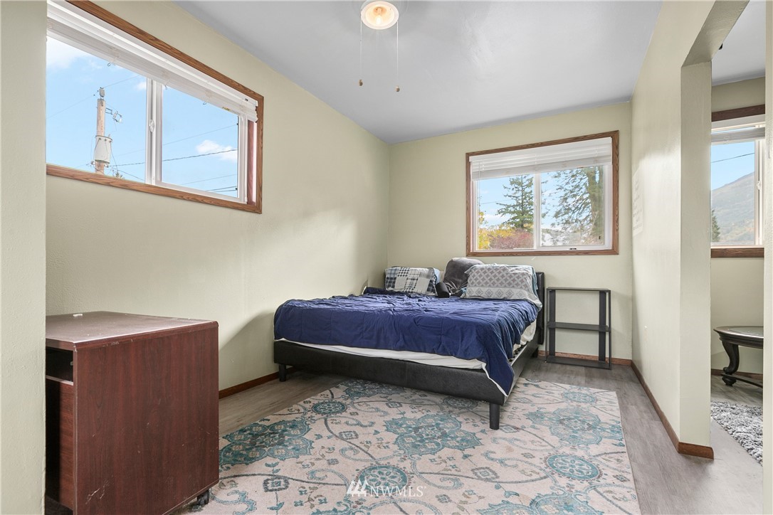 401 Maple Street Hamilton, WA 98255 - Photo 14 of 38 Gallery Image 14