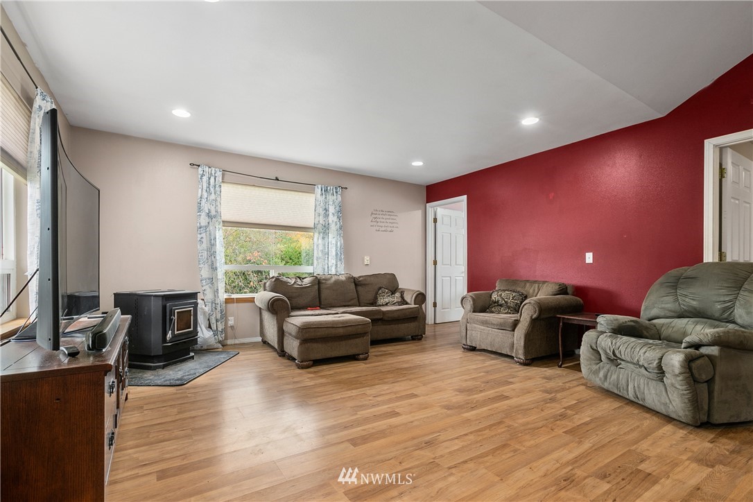 401 Maple Street Hamilton, WA 98255 - Photo 5 of 38 Gallery Image 5