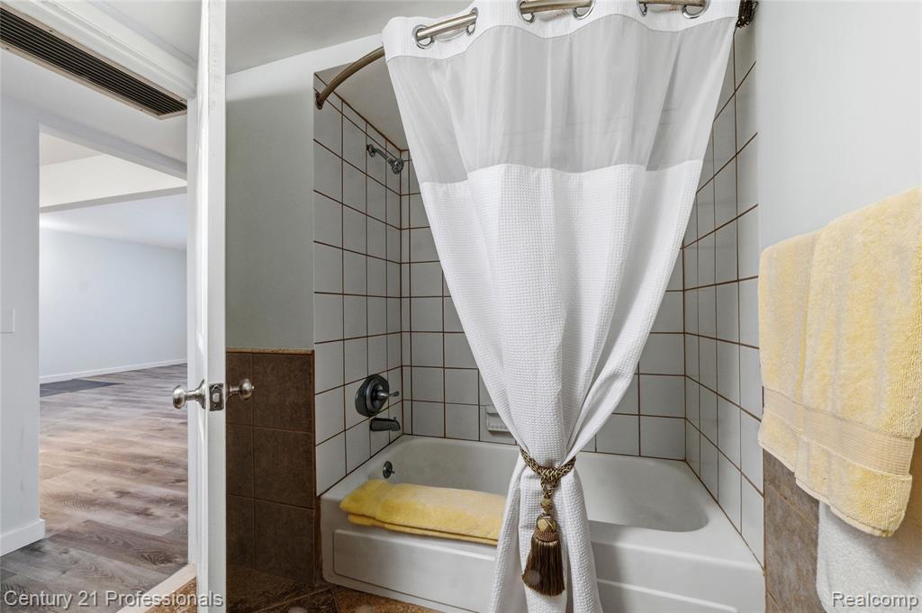 2375 Walton Boulevard, Unit 8 Rochester, MI 48309 - Photo 15 of 17