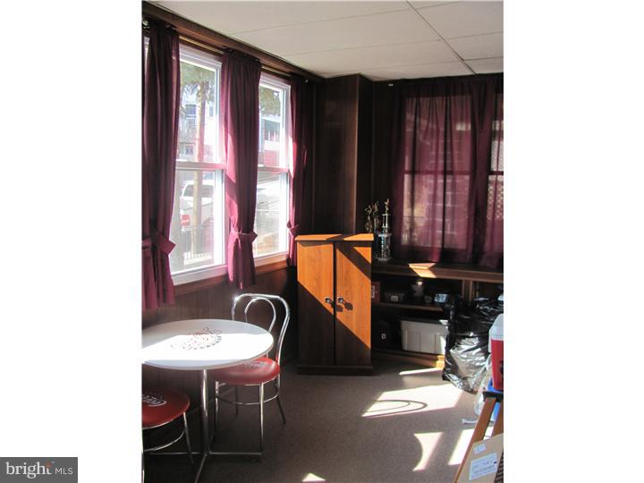 7505 Lennox Road Upper Darby, PA 19082 - Photo 4 of 22