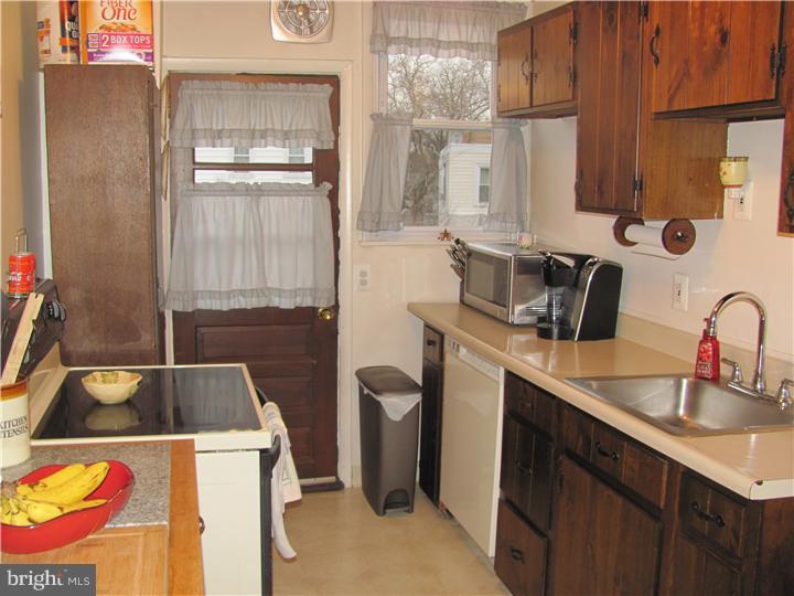 7505 Lennox Road Upper Darby, PA 19082 - Photo 10 of 22