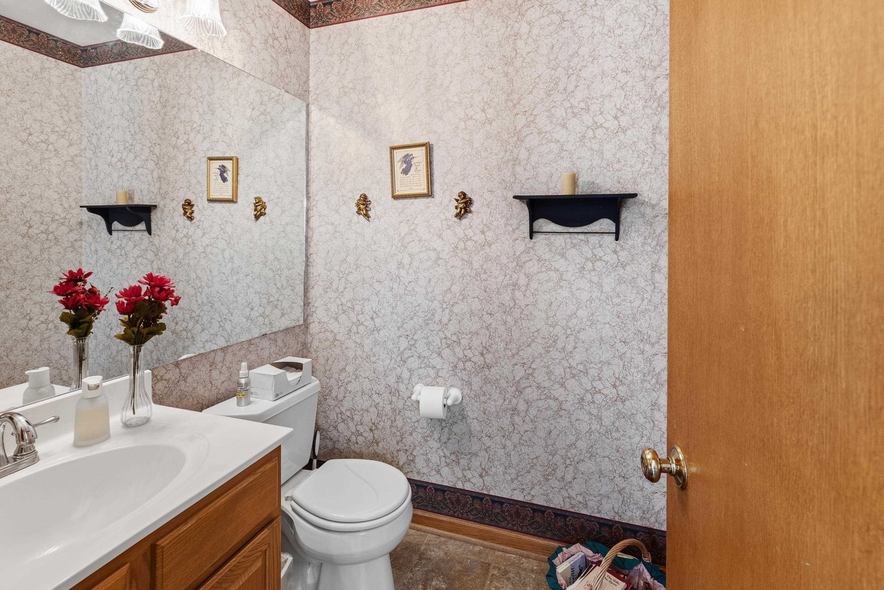 6457 Norfolk Lane Racine, WI 53406 - Photo 12 of 42