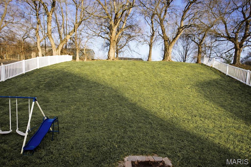 124 Timber Run Court Collinsville, IL 62234 - Photo 3 of 23