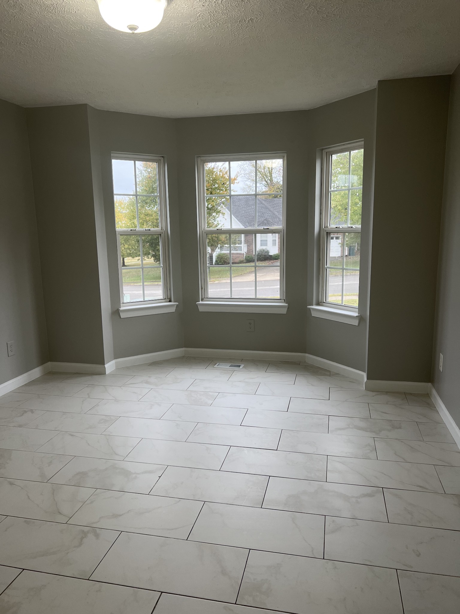 4266 Birmingham Road Lebanon, TN 37090 - Photo 15 of 24 an empty room with windows