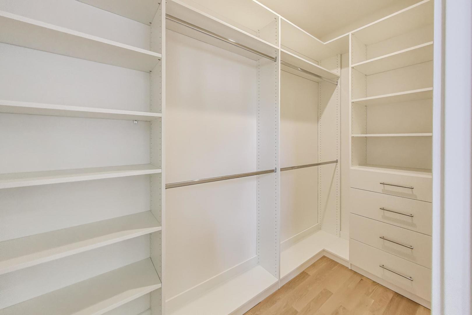 405 Ridge Avenue Clarendon Hills, IL 60514 - Photo 15 of 17 a view of an empty walk in closet