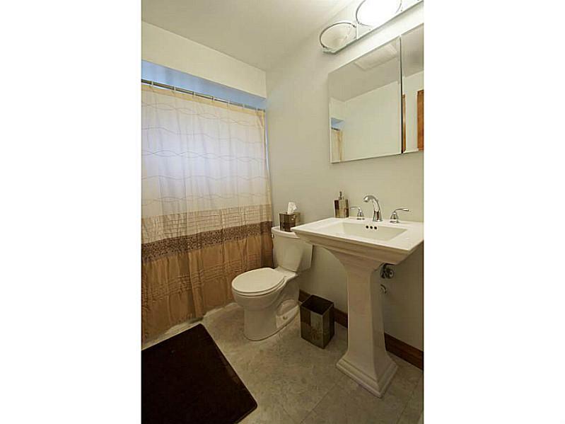 179 Overbrook Road Valencia, PA 16059 - Photo 10 of 22 Full Bath.