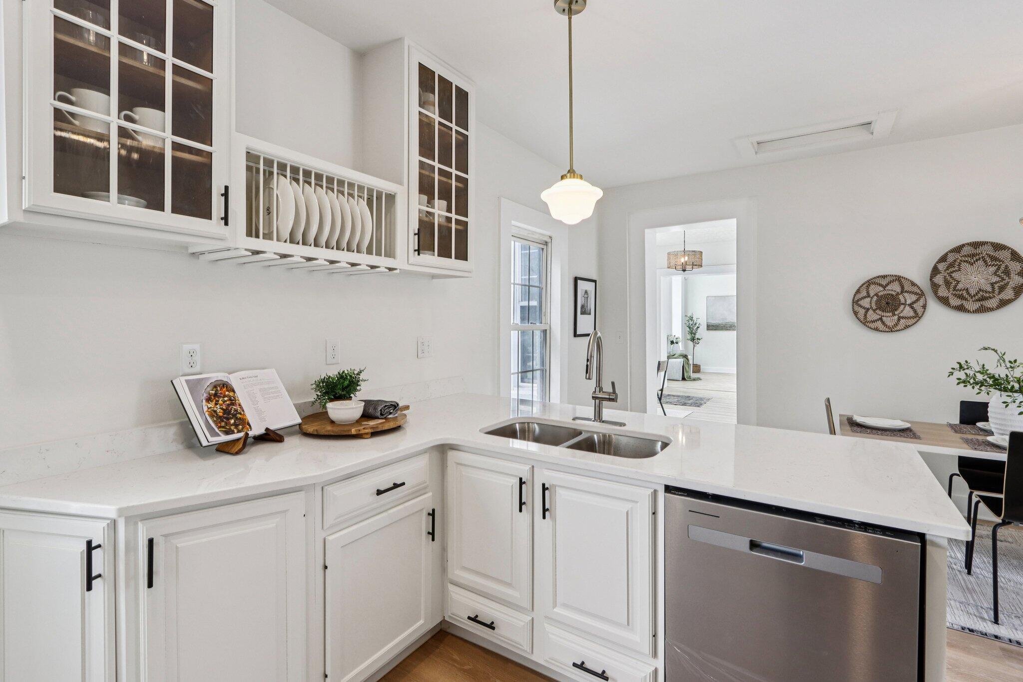 2048 Shoop Street Racine, WI 53404 - Photo 19 of 39 23-web-or-mls-Shoop St-S2201-023