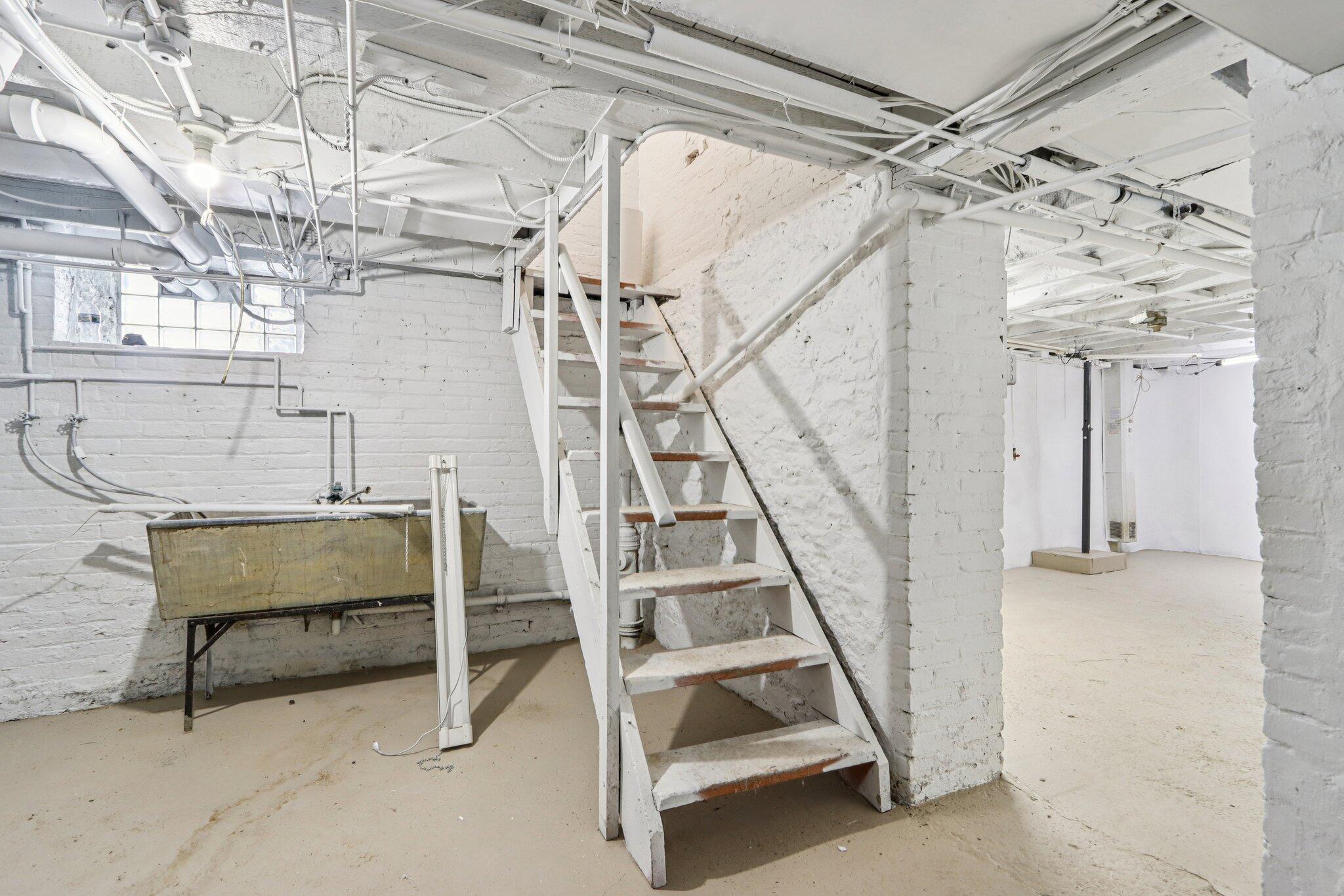 2048 Shoop Street Racine, WI 53404 - Photo 28 of 39 33-web-or-mls-Shoop St-S2201-033