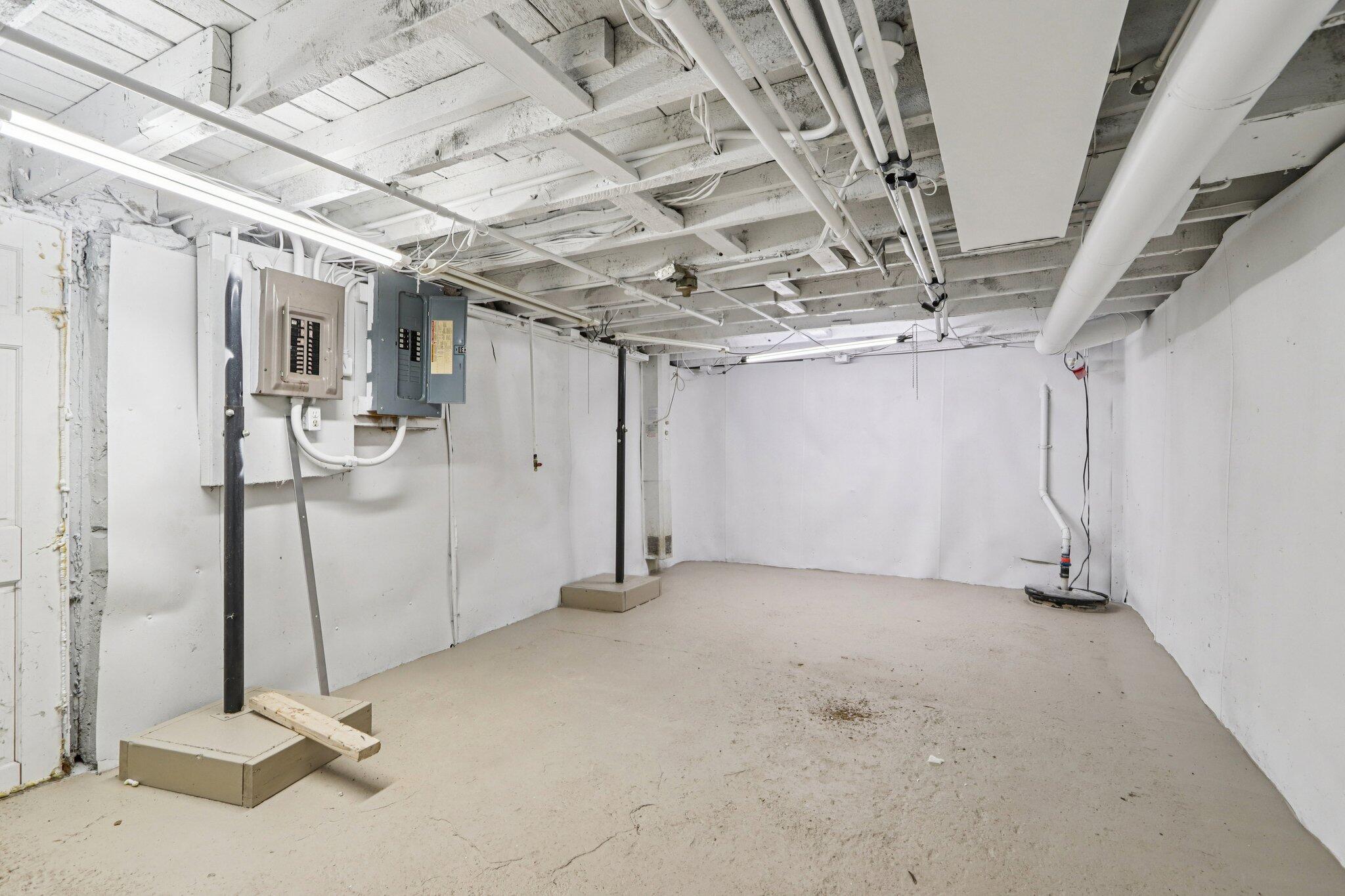 2048 Shoop Street Racine, WI 53404 - Photo 29 of 39 34-web-or-mls-Shoop St-S2201-034